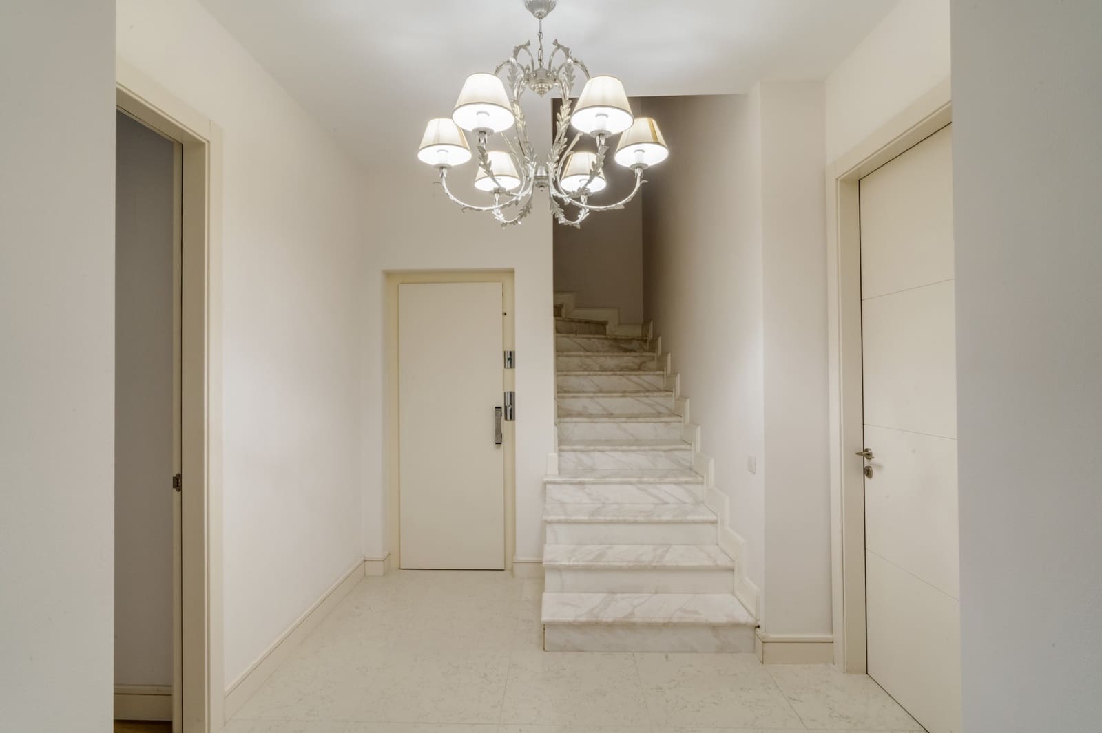 6 soverom Villa til salgs i Marbella med svømmebasseng garasje - € 3 150 000 (Ref: 9848550)