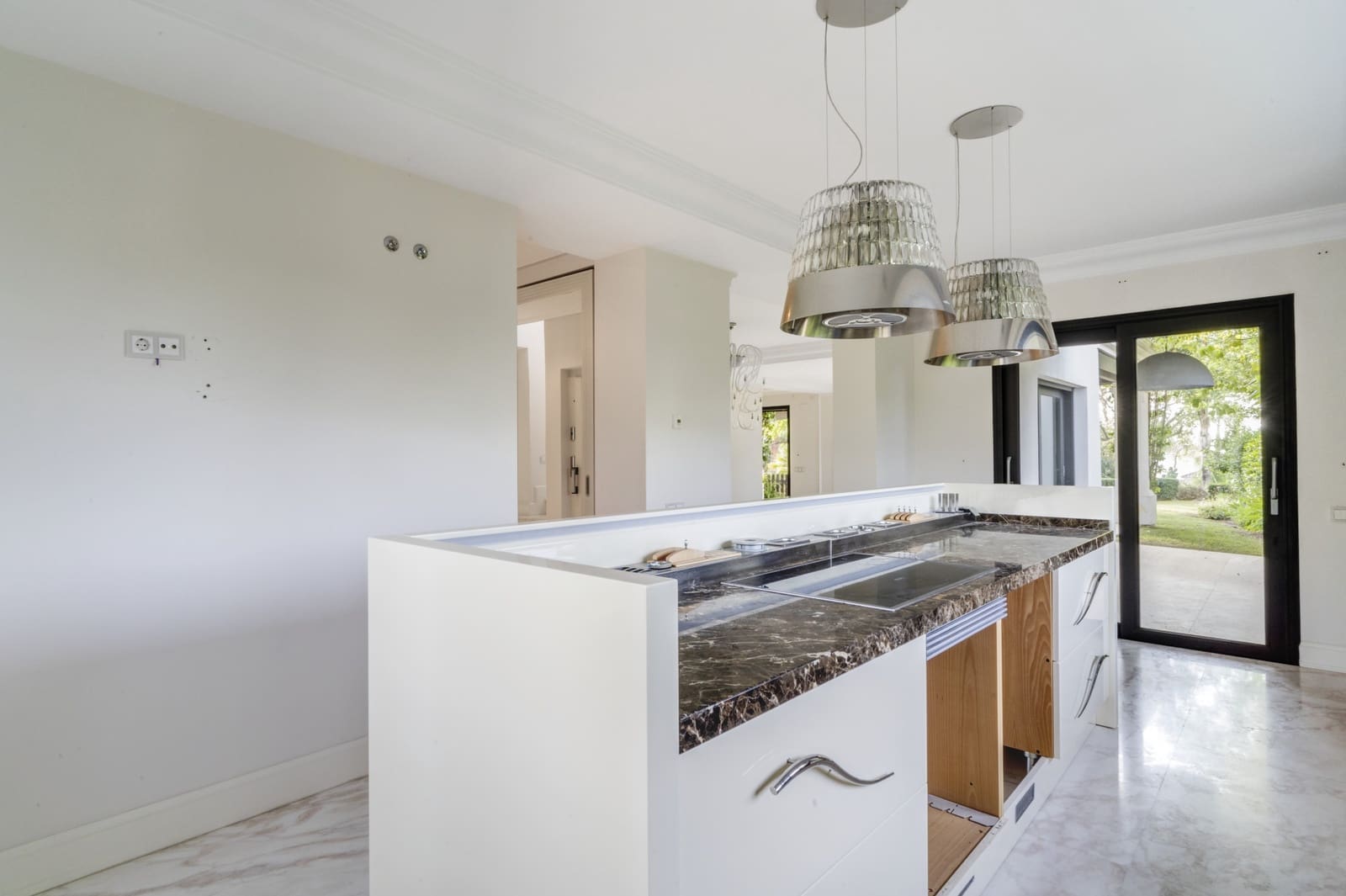 6 soverom Villa til salgs i Marbella med svømmebasseng garasje - € 3 150 000 (Ref: 9848550)