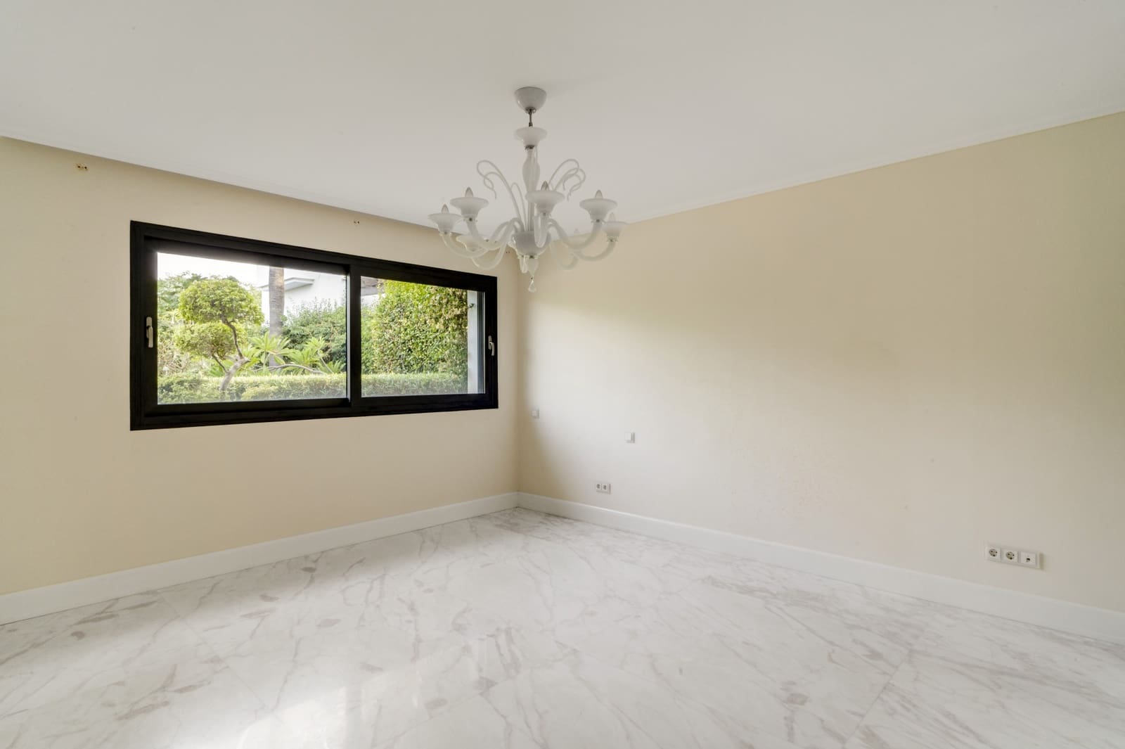 6 soverom Villa til salgs i Marbella med svømmebasseng garasje - € 3 150 000 (Ref: 9848550)