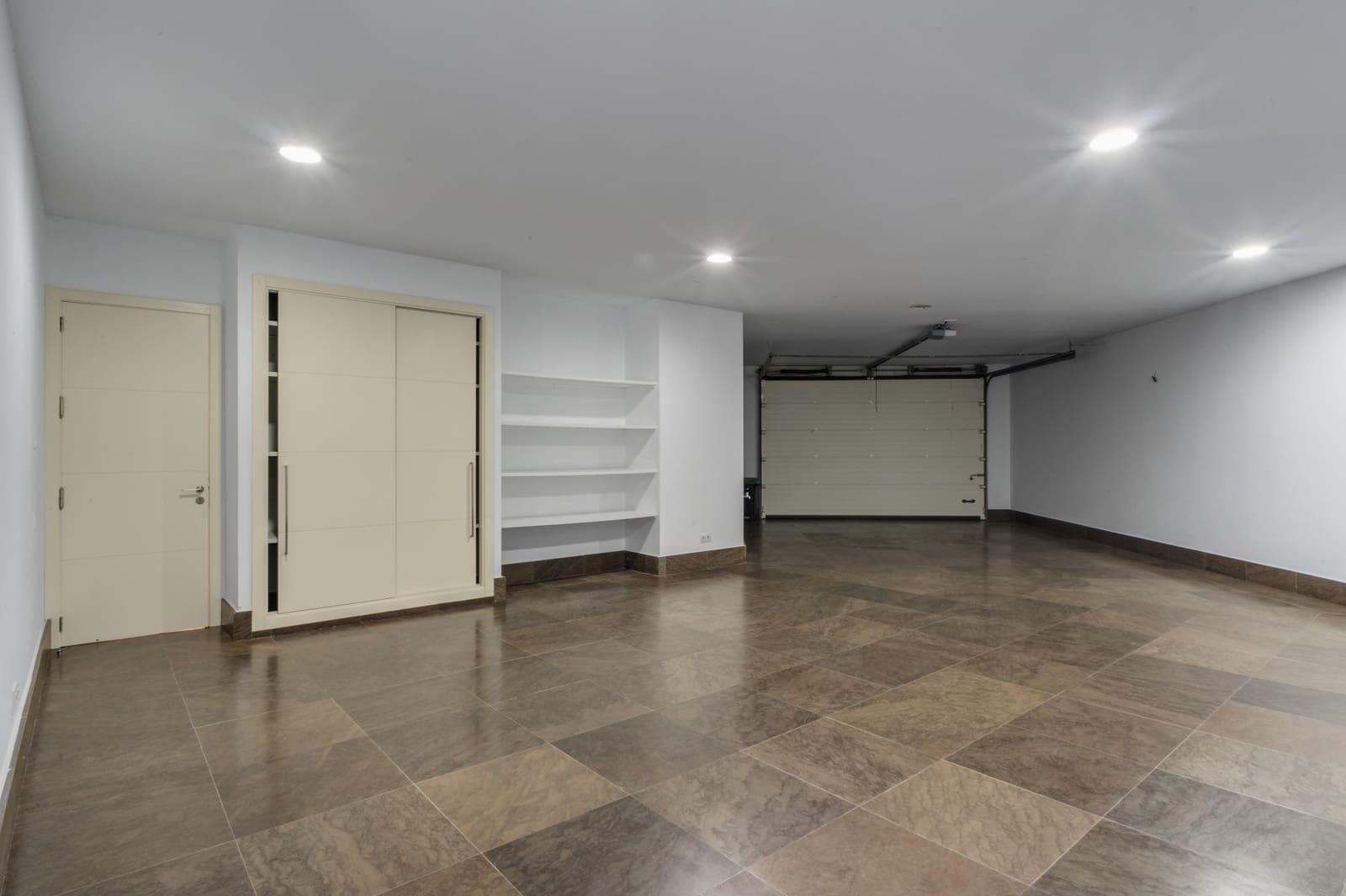6 soverom Villa til salgs i Marbella med svømmebasseng garasje - € 3 150 000 (Ref: 9848550)