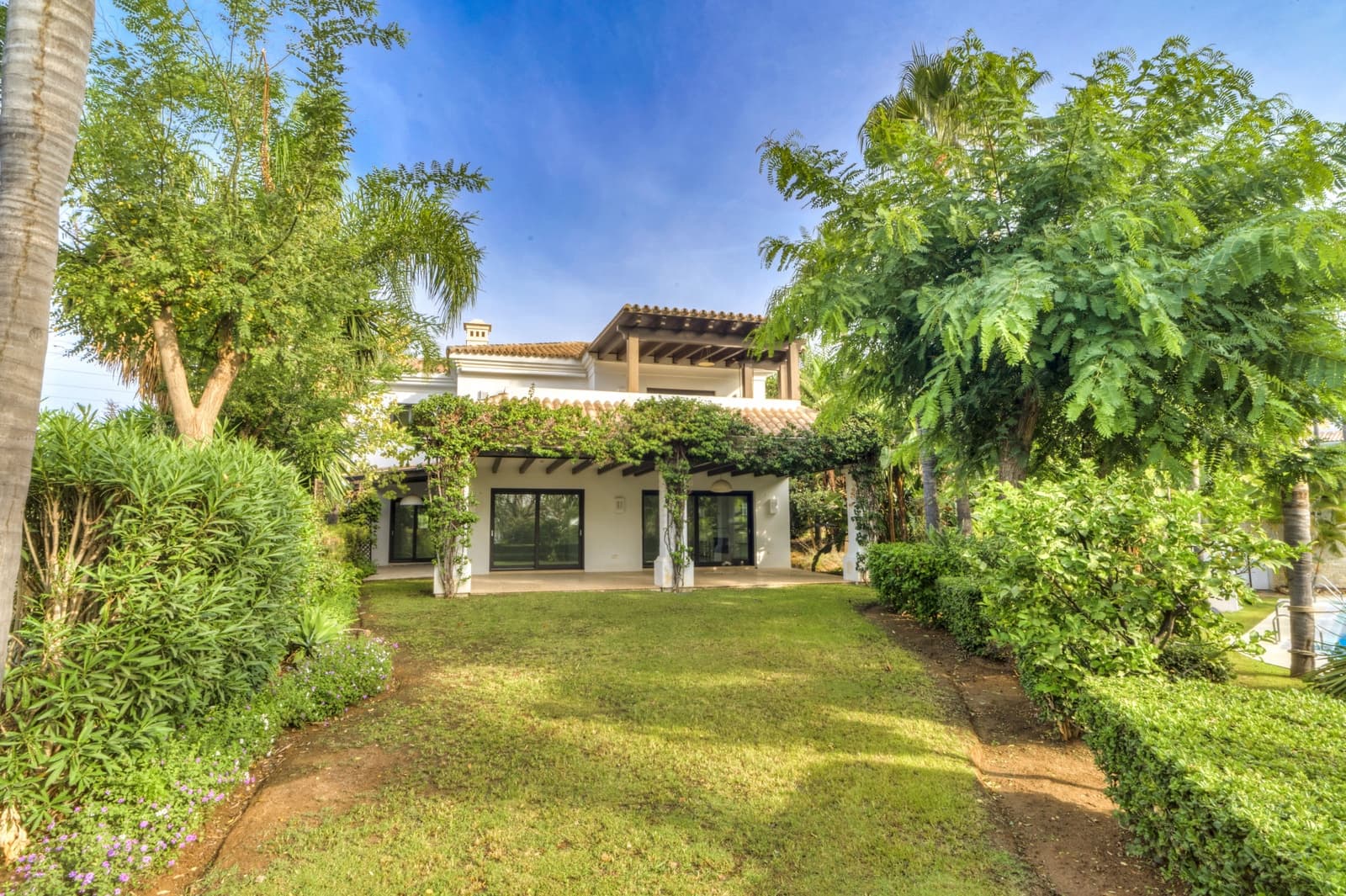 6 soverom Villa til salgs i Marbella med svømmebasseng garasje - € 3 150 000 (Ref: 9848550)