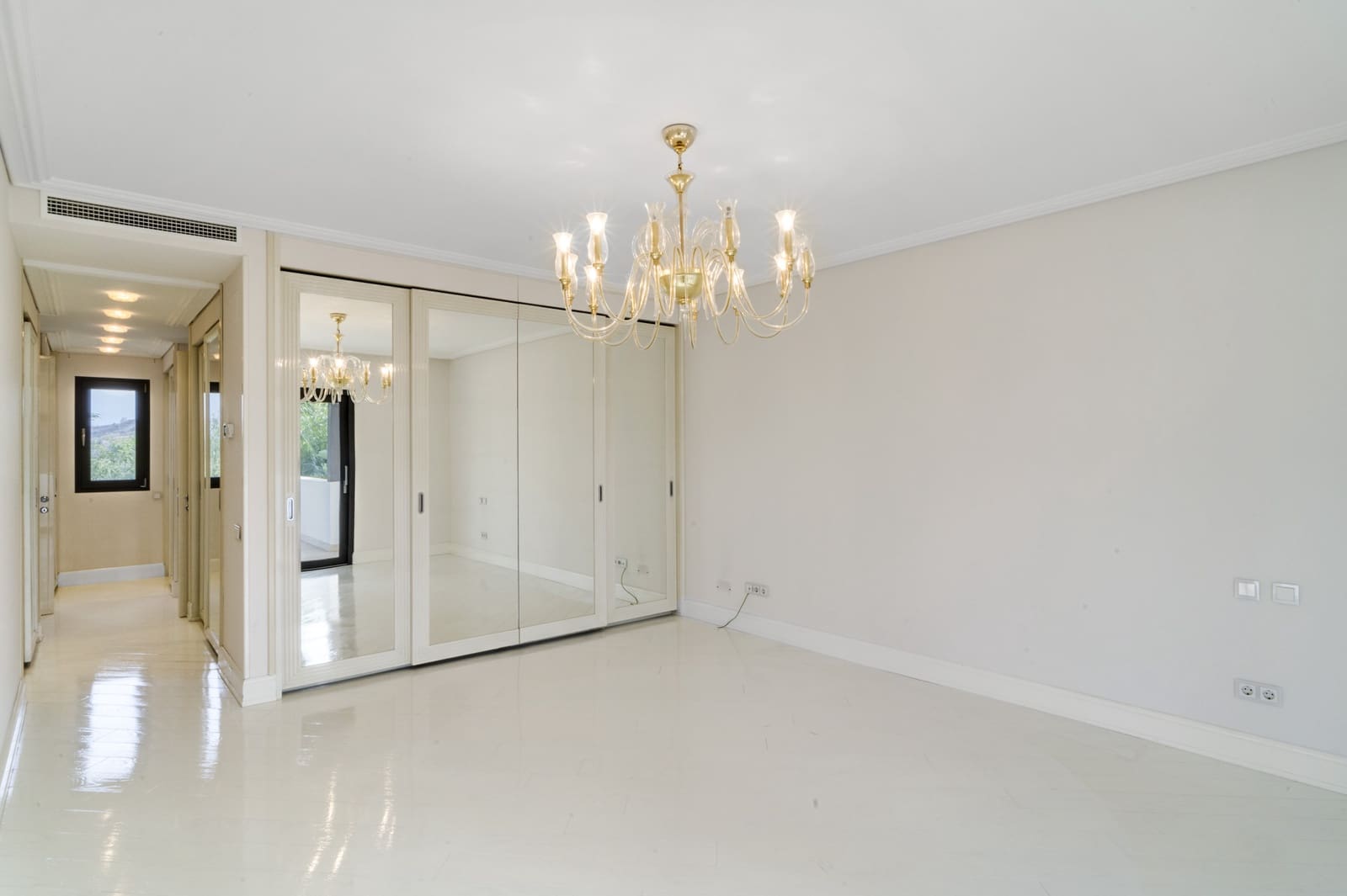 Chalet de 6 habitaciones en Marbella en venta con piscina garaje - 3.150.000 € (Ref: 9848550)