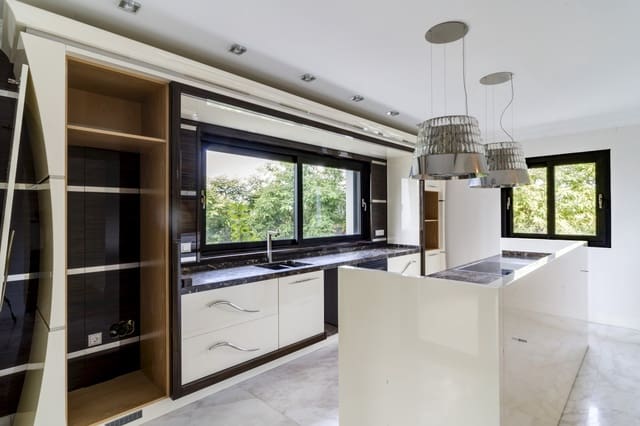 6 sypialnia Willa na sprzedaż w Lomas De Marbella, Marbella z basenem garażem - 3 150 000 € (Ref: 9848550)