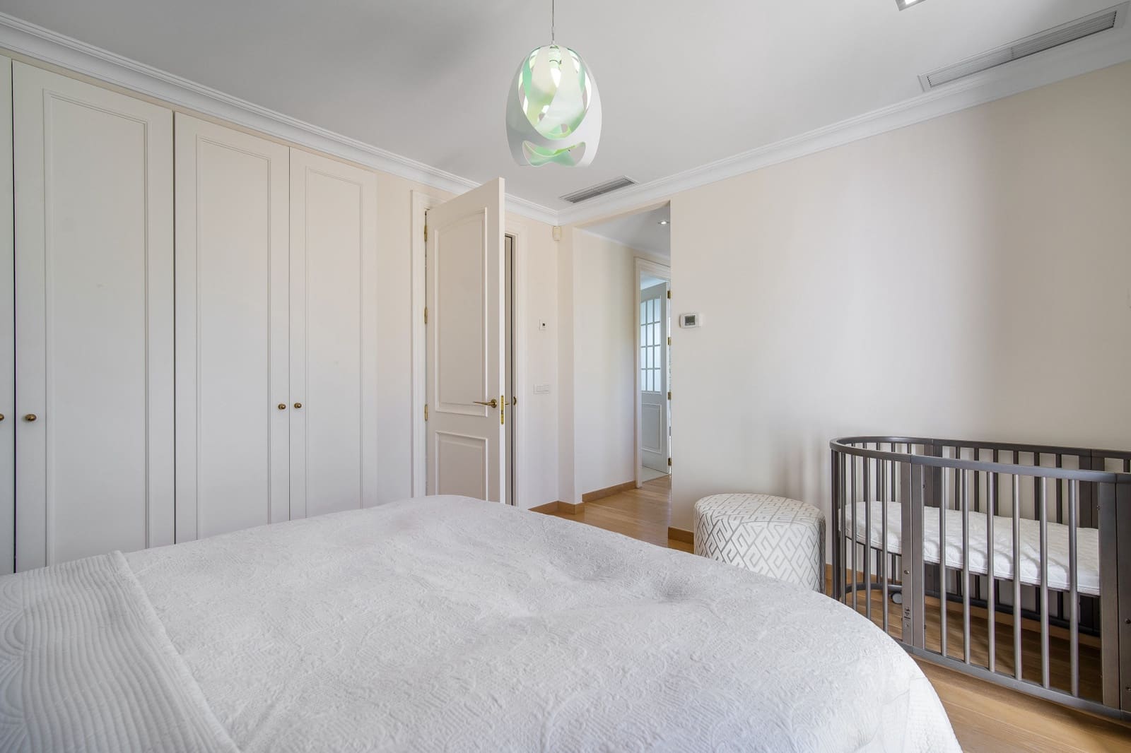 5 soverom Villa til salgs i Marbella med svømmebasseng garasje - € 2 650 000 (Ref: 9848551)
