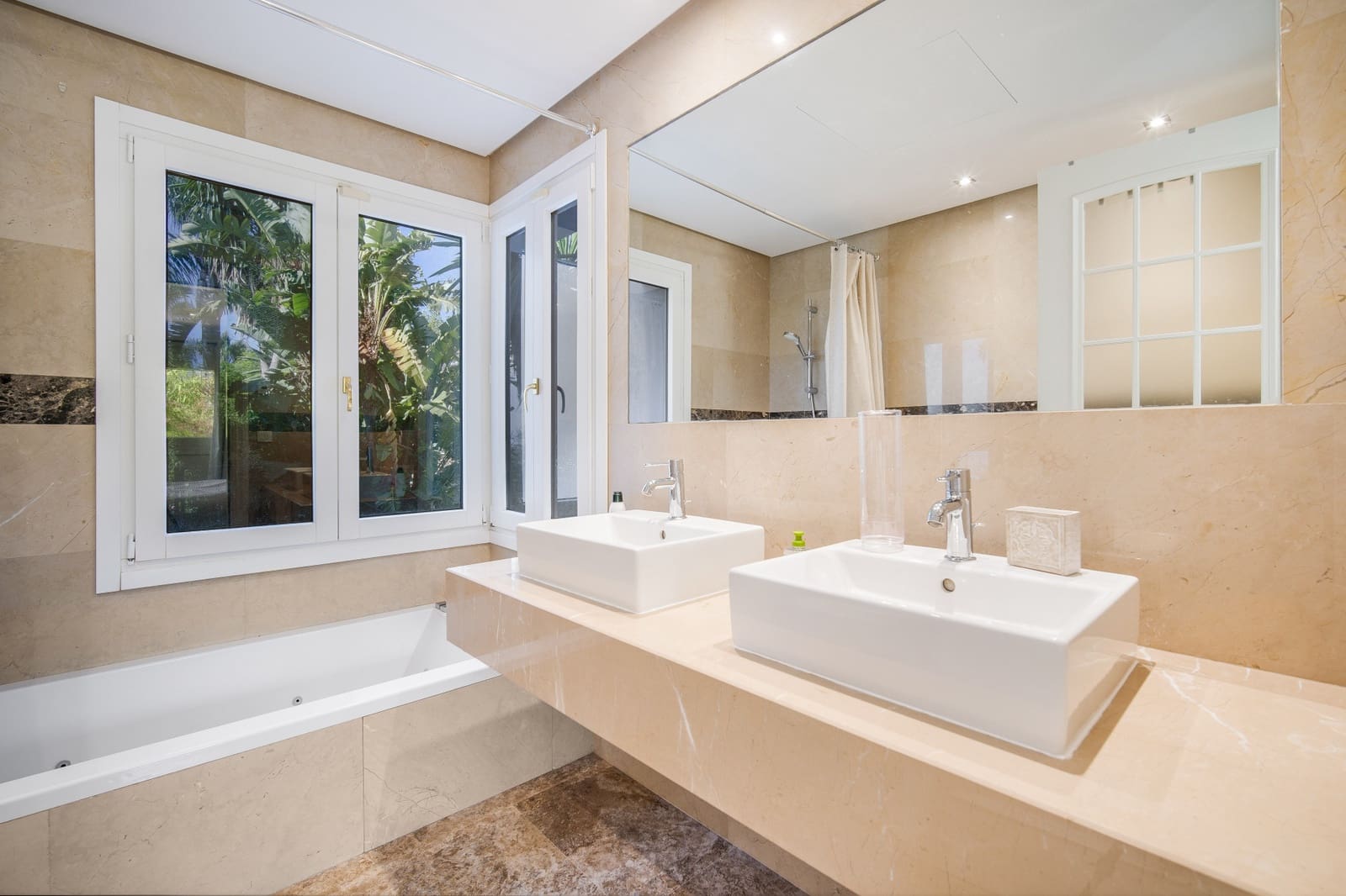 5 soverom Villa til salgs i Marbella med svømmebasseng garasje - € 2 650 000 (Ref: 9848551)