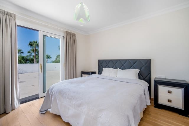 Chalet de 5 habitaciones en Lomas De Marbella, Marbella en venta con piscina garaje - 2.650.000 € (Ref: 9848551)