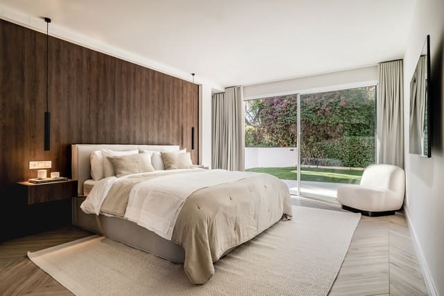 4 bedroom Apartment for sale in Lomas De Marbella, Marbella with pool garage - € 1,995,000 (Ref: 9848552)