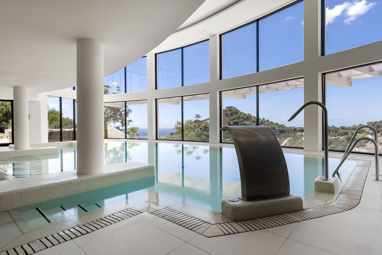 3 bedroom Apartment for sale in Ojen with pool garage - € 1,325,000 (Ref: 9848553)