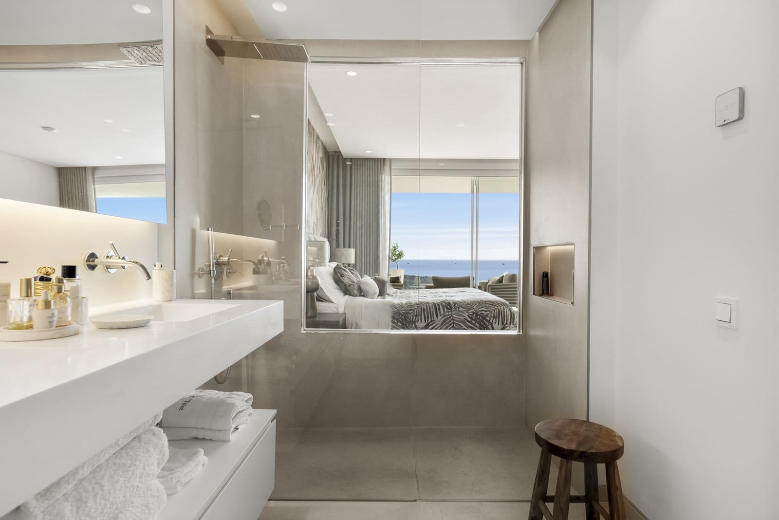 3 bedroom Apartment for sale in Ojen with pool garage - € 1,325,000 (Ref: 9848553)