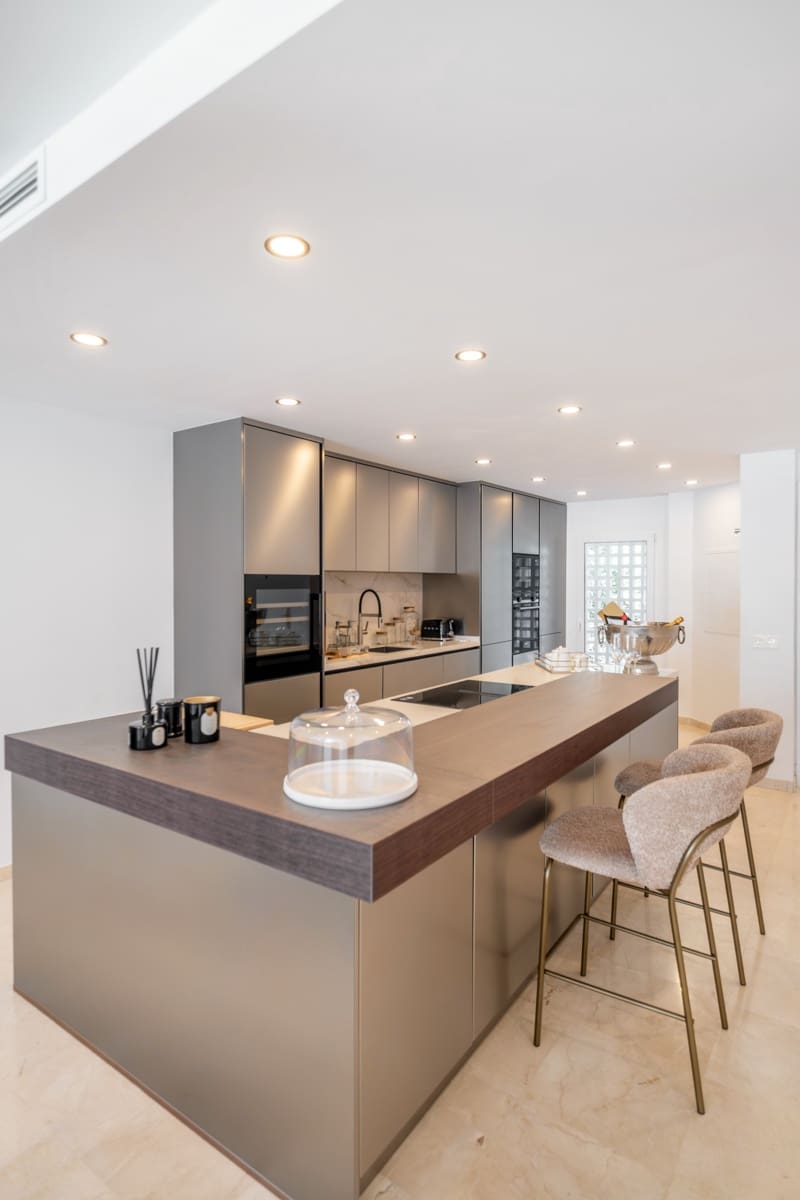 3 bedroom Penthouse for sale in Marbella with pool garage - € 2,950,000 (Ref: 9848554)
