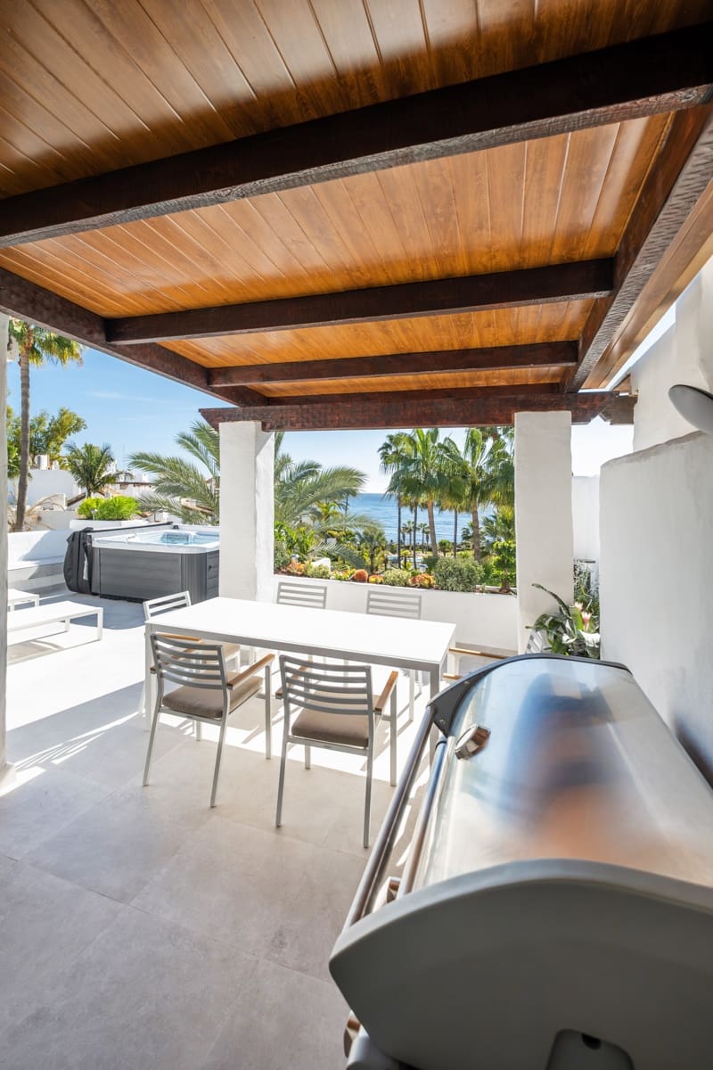 3 bedroom Penthouse for sale in Marbella with pool garage - € 2,950,000 (Ref: 9848554)