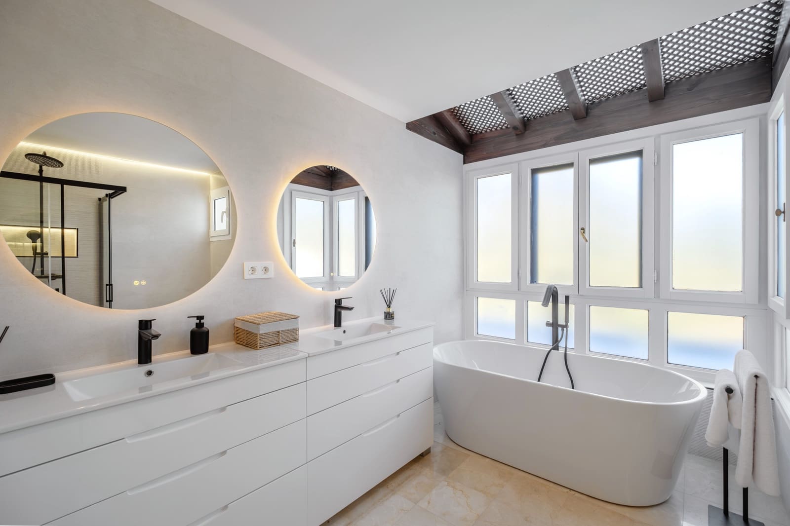 3 bedroom Penthouse for sale in Marbella with pool garage - € 2,950,000 (Ref: 9848554)
