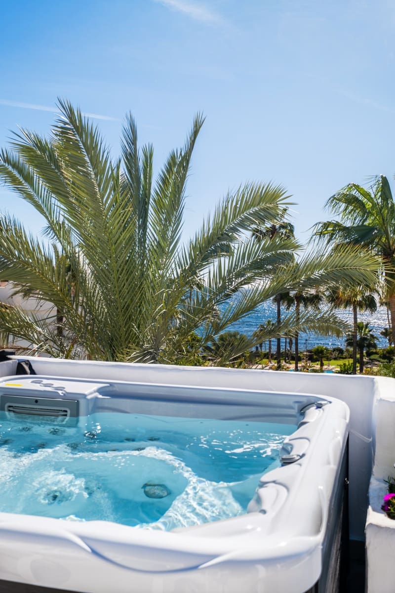 3 bedroom Penthouse for sale in Marbella with pool garage - € 2,950,000 (Ref: 9848554)
