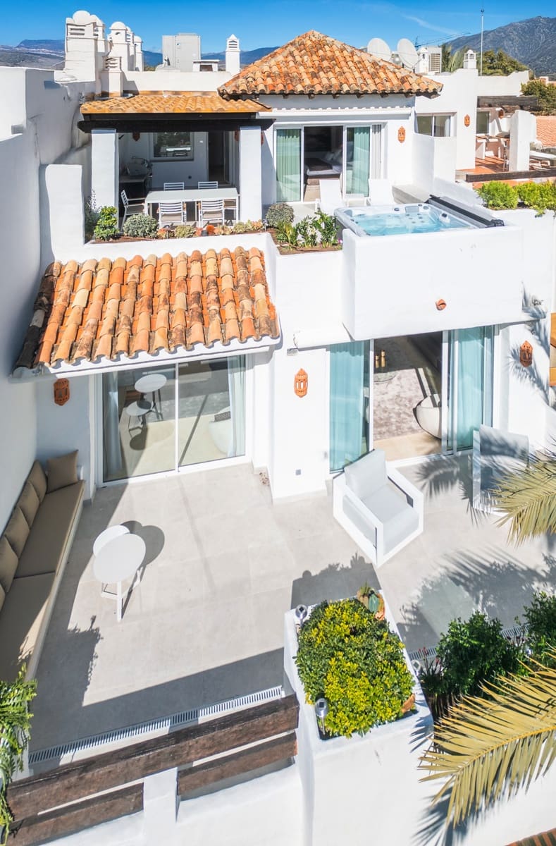 3 bedroom Penthouse for sale in Marbella with pool garage - € 2,950,000 (Ref: 9848554)