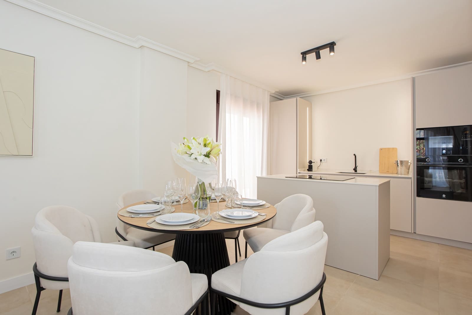3 sypialnia Apartament na sprzedaż w Marbella z basenem garażem - 749 000 € (Ref: 9848555)