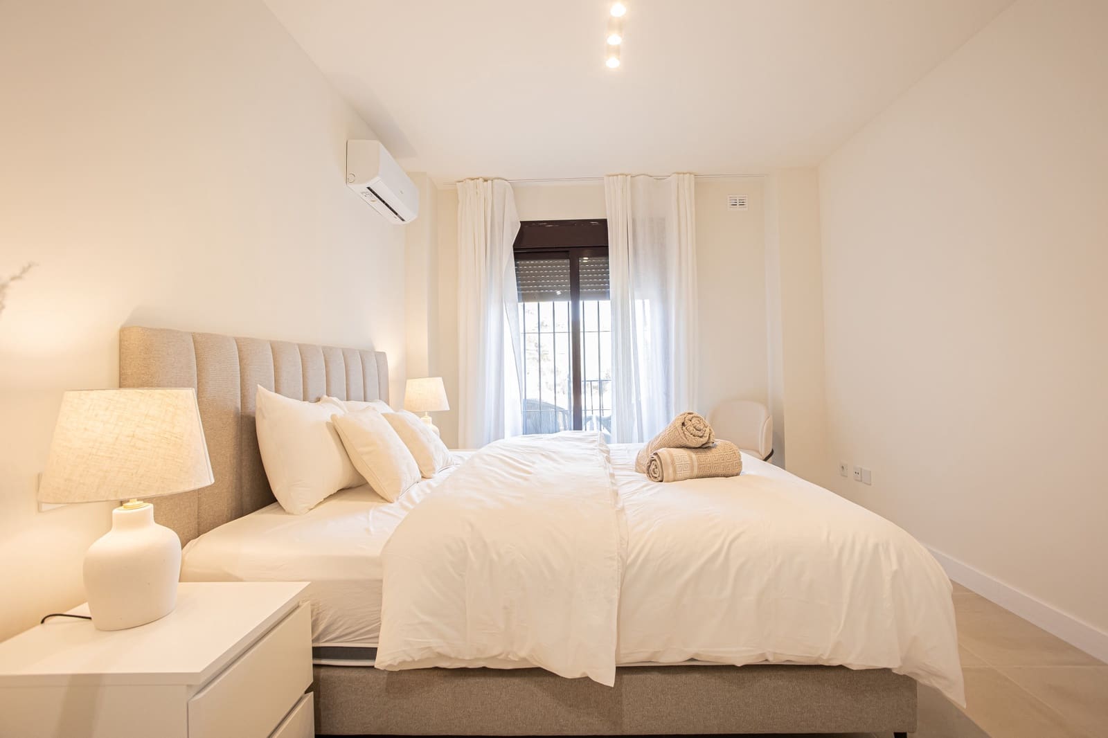 3 sypialnia Apartament na sprzedaż w Marbella z basenem garażem - 749 000 € (Ref: 9848555)