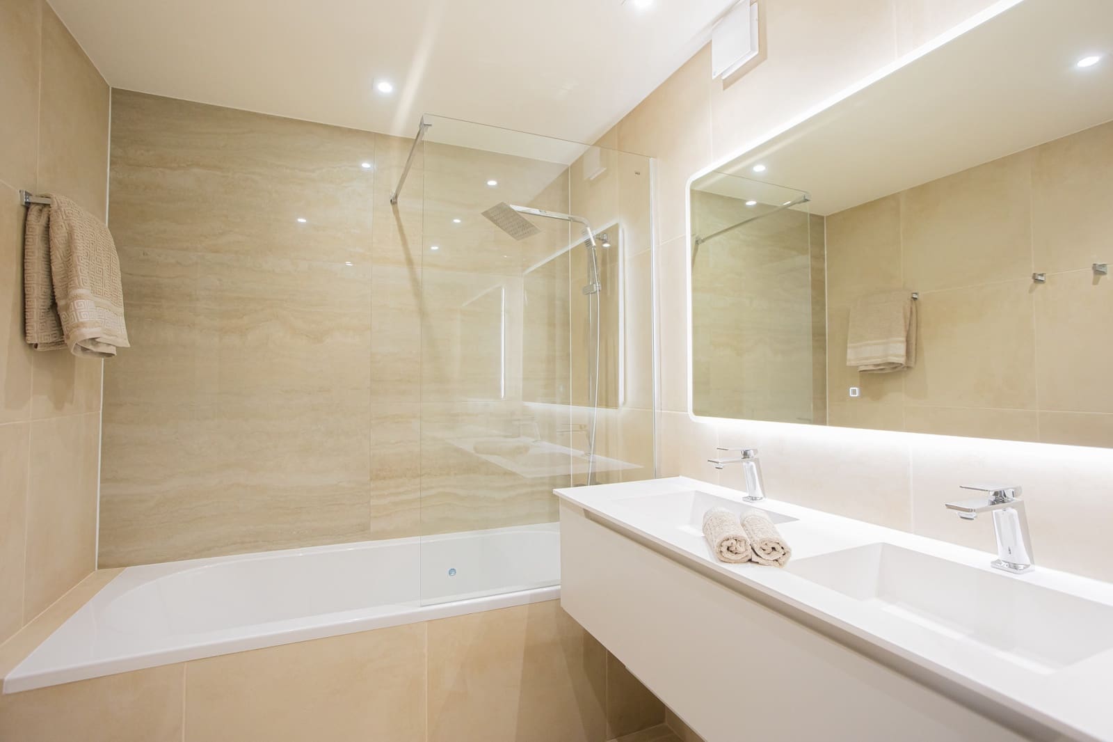3 sypialnia Apartament na sprzedaż w Marbella z basenem garażem - 749 000 € (Ref: 9848555)