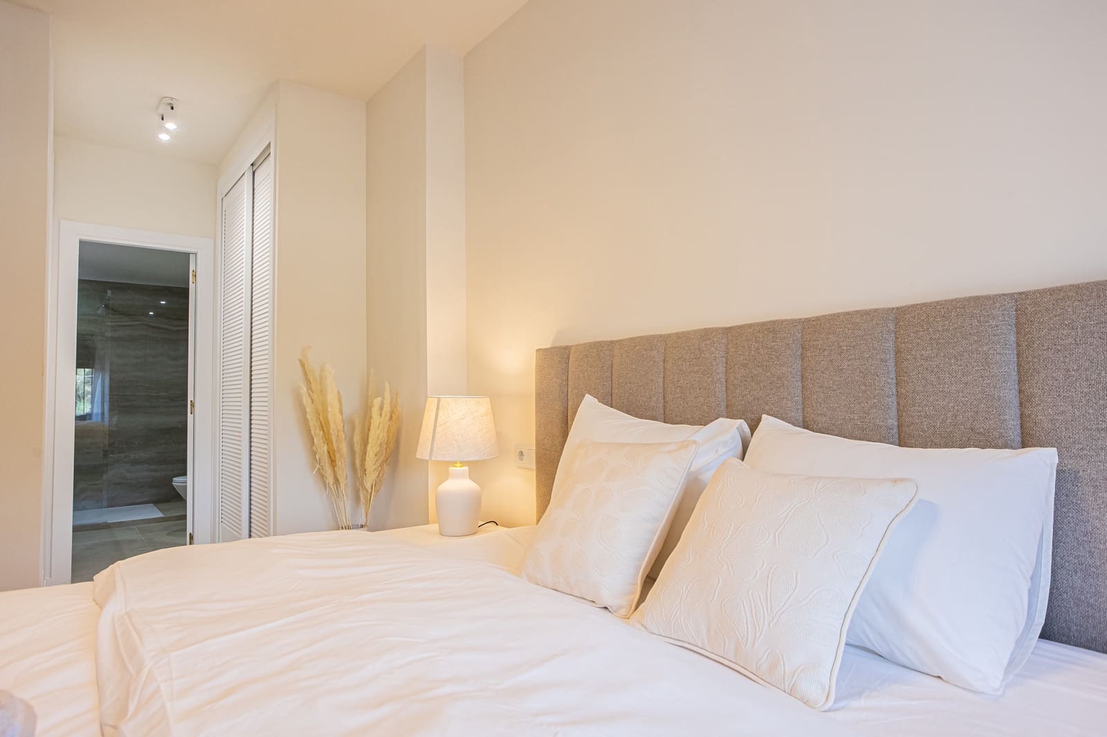 3 sypialnia Apartament na sprzedaż w Marbella z basenem garażem - 749 000 € (Ref: 9848555)
