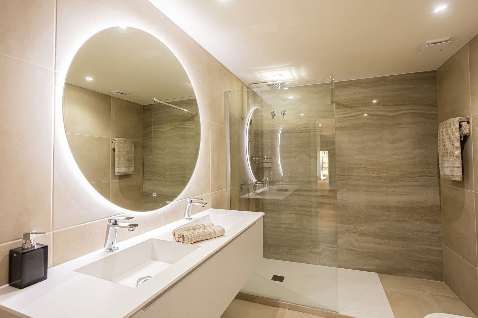 3 bedroom Apartment for sale in Marbella with pool garage - € 749,000 (Ref: 9848555)