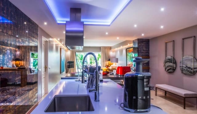 2 soveværelse Lejlighed til salg i Lomas De Marbella, Marbella med swimmingpool garage - € 795.000 (Ref: 9848558)