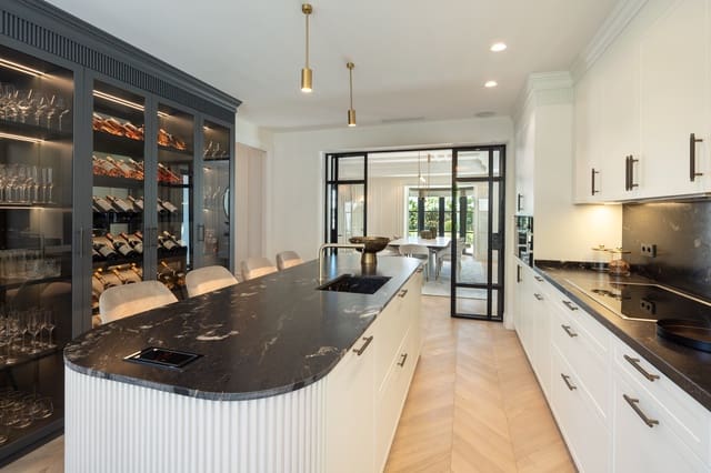 6 quarto Moradia para venda em Sierra Blanca, Marbella com piscina garagem - 14 500 000 € (Ref: 9848559)