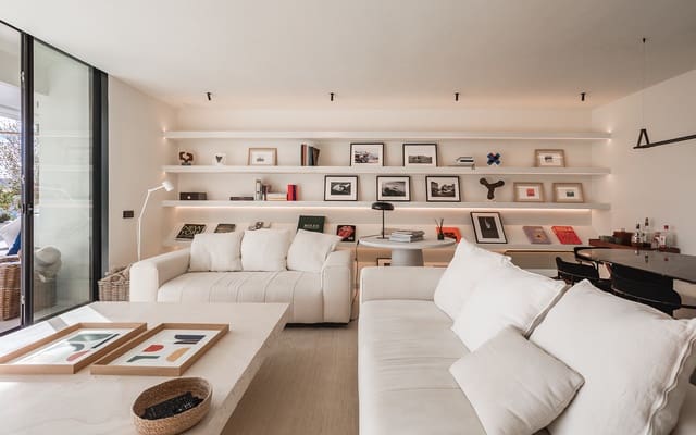 3 sypialnia Apartament na sprzedaż w Lomas De Marbella, Marbella z basenem garażem - 1 980 000 € (Ref: 9848570)