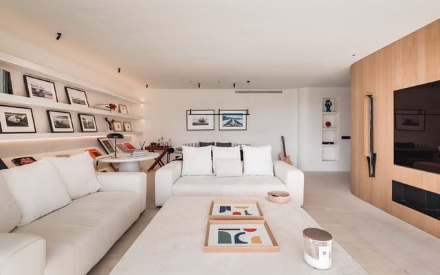 3 sypialnia Apartament na sprzedaż w Lomas De Marbella, Marbella z basenem garażem - 1 980 000 € (Ref: 9848570)
