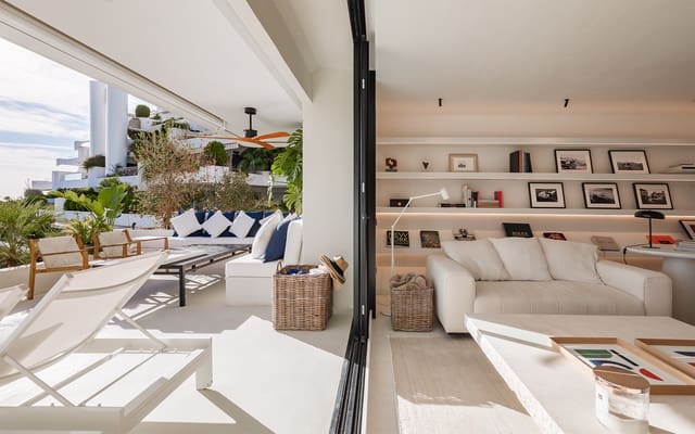 3 sypialnia Apartament na sprzedaż w Lomas De Marbella, Marbella z basenem garażem - 1 980 000 € (Ref: 9848570)