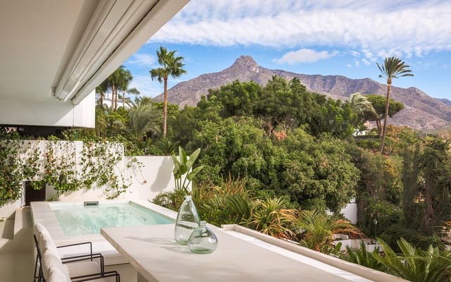 3 sypialnia Apartament na sprzedaż w Lomas De Marbella, Marbella z basenem garażem - 1 980 000 € (Ref: 9848570)
