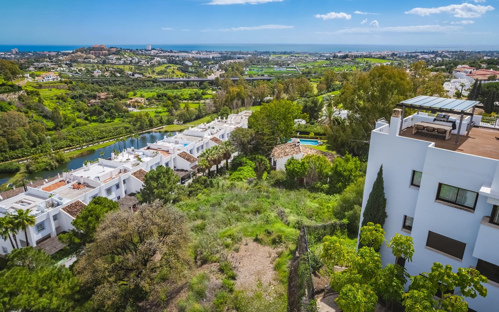 Building Plot for sale in Benahavis - € 2,200,000 (Ref: 9848571)