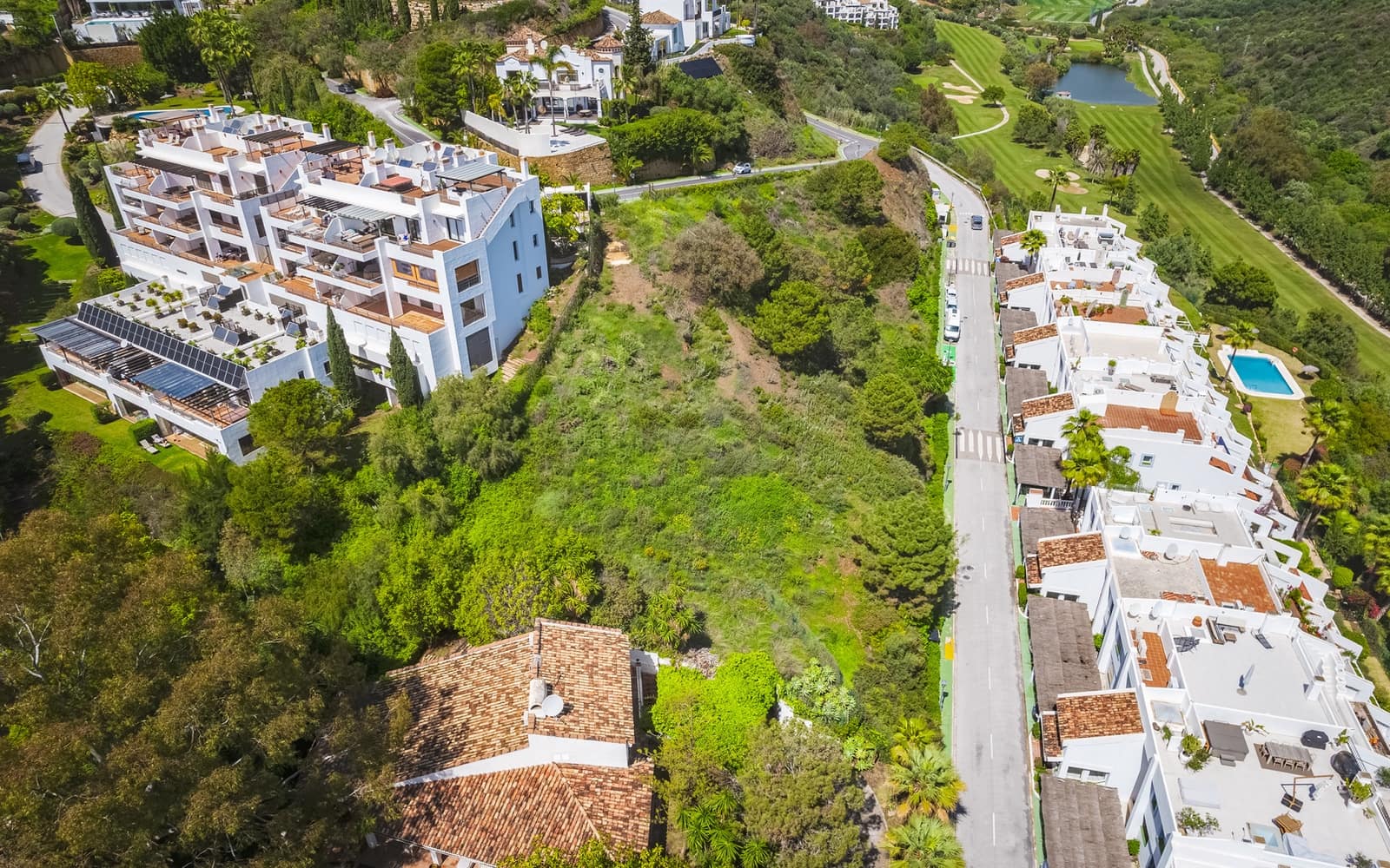 Building Plot for sale in Benahavis - € 2,200,000 (Ref: 9848571)
