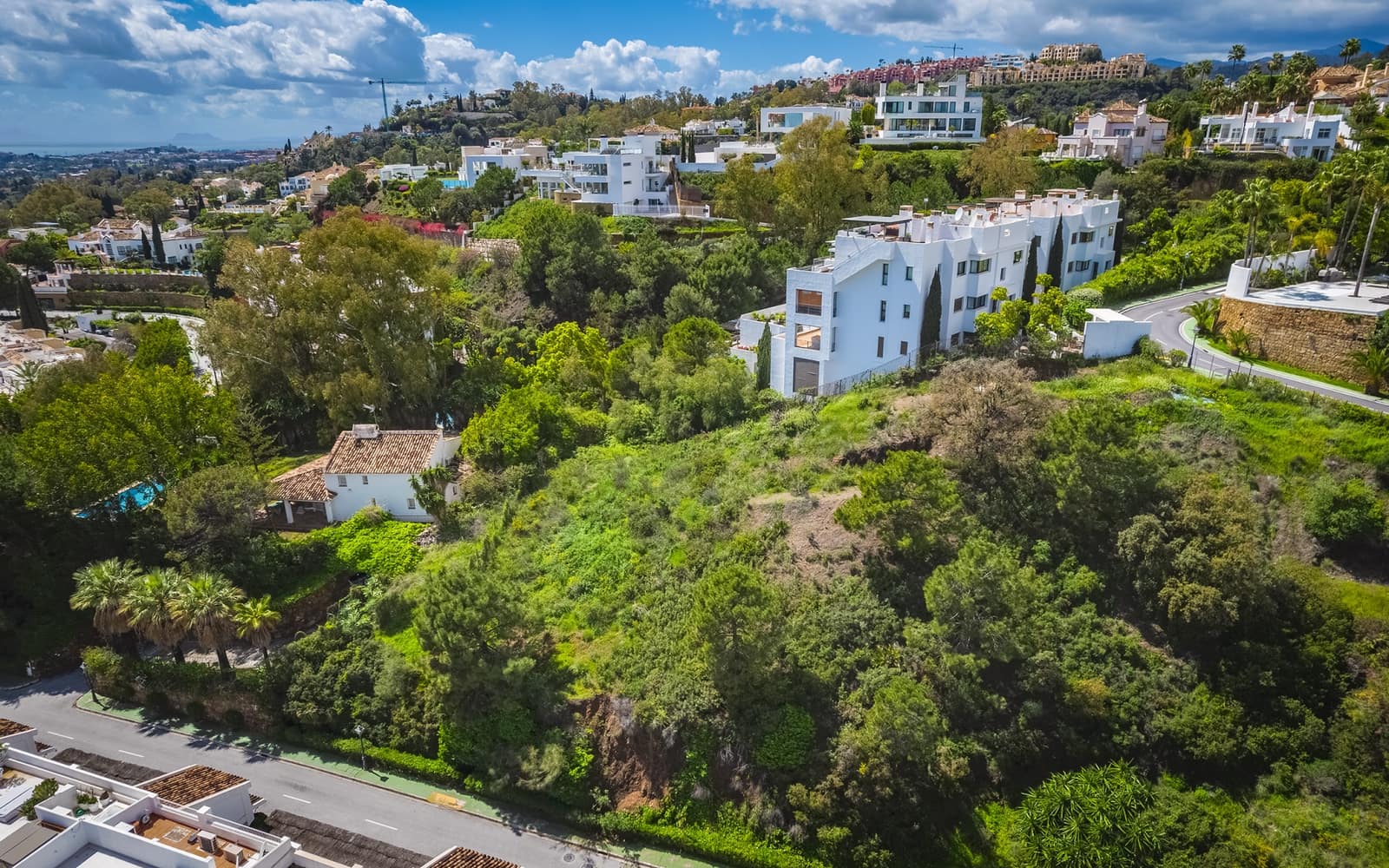 Building Plot for sale in Benahavis - € 2,200,000 (Ref: 9848571)