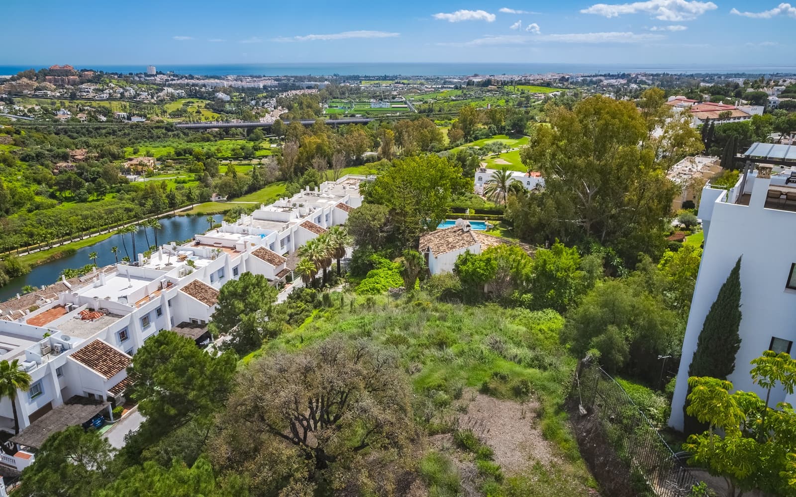 Building Plot for sale in Benahavis - € 2,200,000 (Ref: 9848571)