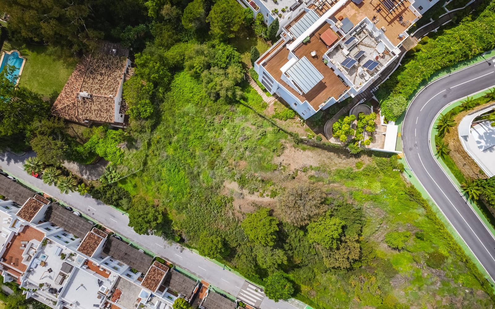 Building Plot for sale in Benahavis - € 2,200,000 (Ref: 9848571)