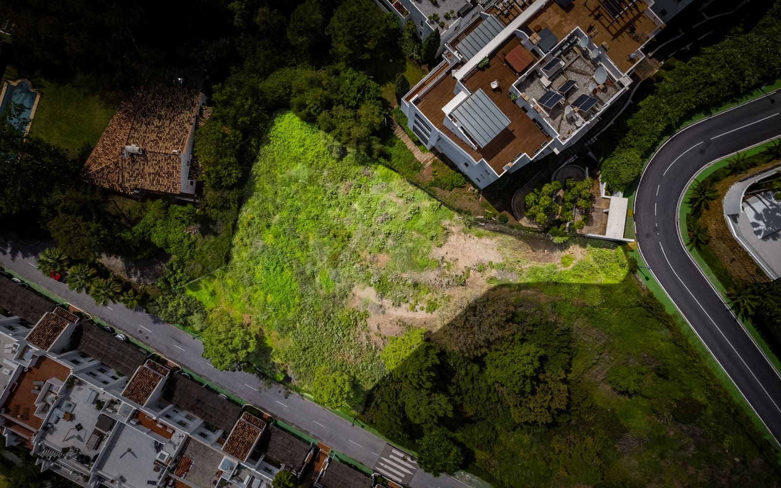 Building Plot for sale in Benahavis - € 2,200,000 (Ref: 9848571)
