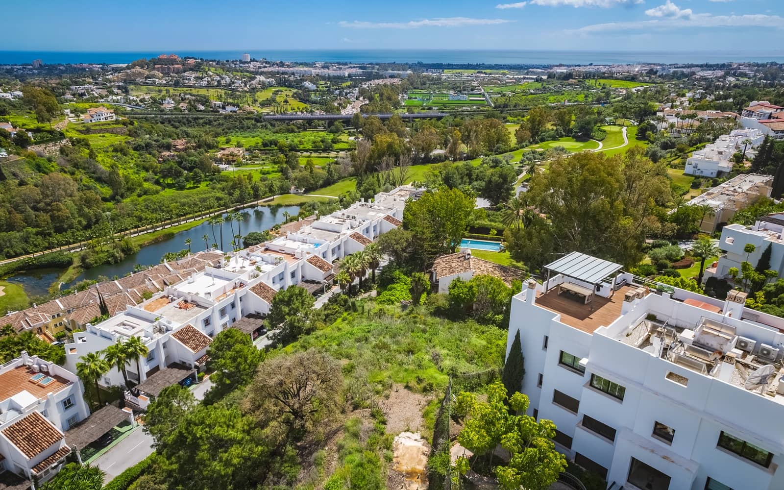 Building Plot for sale in Benahavis - € 2,200,000 (Ref: 9848571)