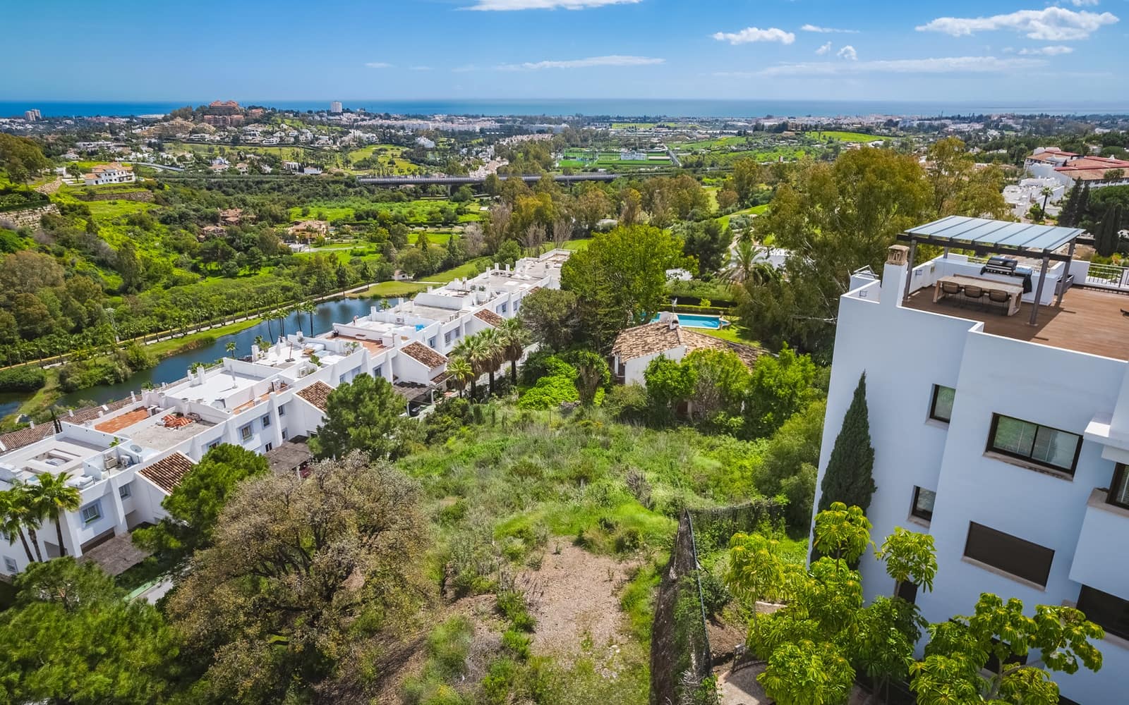 Building Plot for sale in Benahavis - € 2,200,000 (Ref: 9848571)