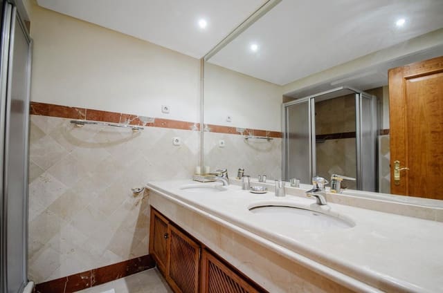 2 soverom Leilighet til salgs i Resinera-Voladilla, Estepona med svømmebasseng garasje - € 1 350 000 (Ref: 9848572)