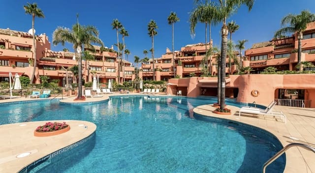 2 soverom Leilighet til salgs i Resinera-Voladilla, Estepona med svømmebasseng garasje - € 1 350 000 (Ref: 9848572)