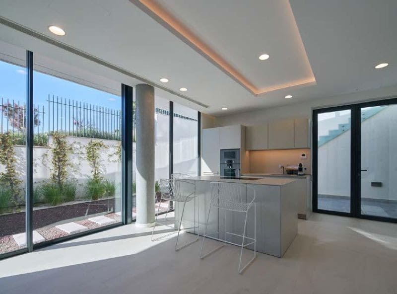 Apartamento de 3 habitaciones en Estepona en venta con piscina garaje - 2.650.000 € (Ref: 9848574)