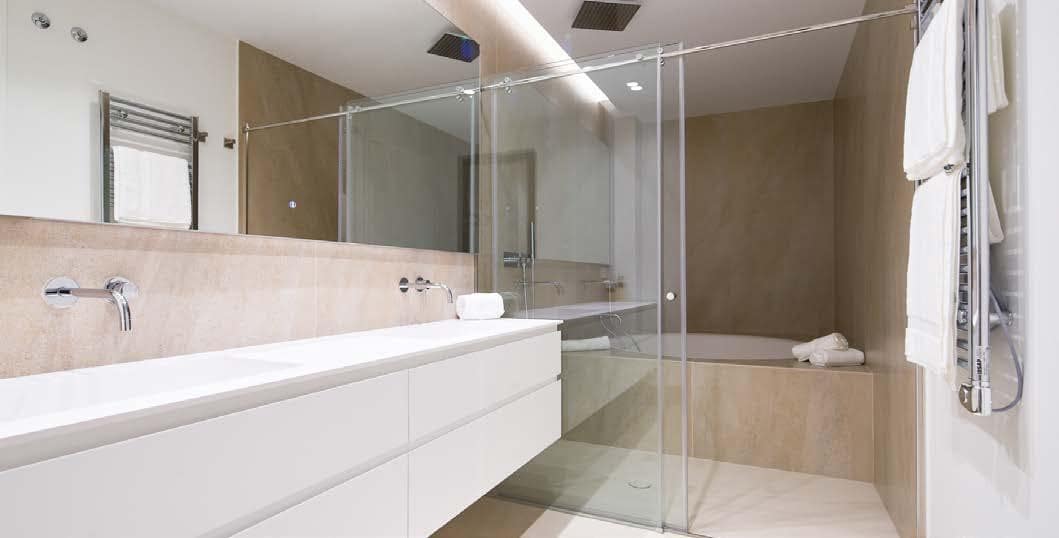 Apartamento de 3 habitaciones en Estepona en venta con piscina garaje - 2.650.000 € (Ref: 9848574)