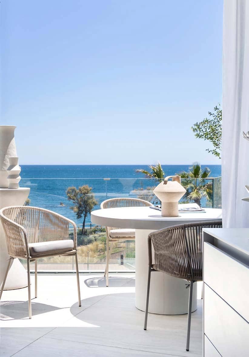 Apartamento de 3 habitaciones en Estepona en venta con piscina garaje - 2.650.000 € (Ref: 9848574)
