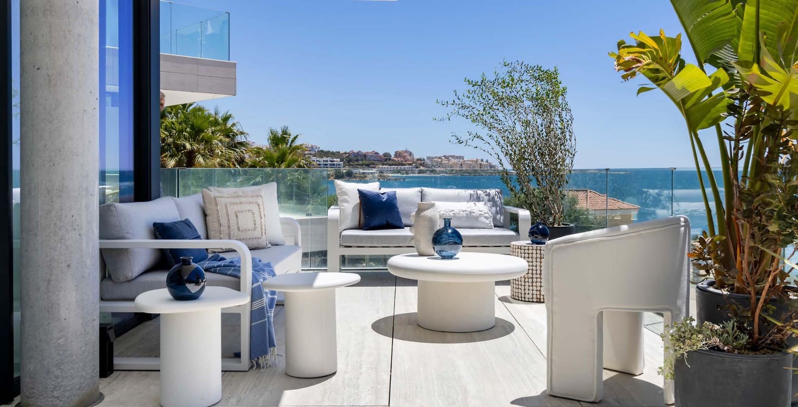 Apartamento de 3 habitaciones en Estepona en venta con piscina garaje - 2.650.000 € (Ref: 9848574)