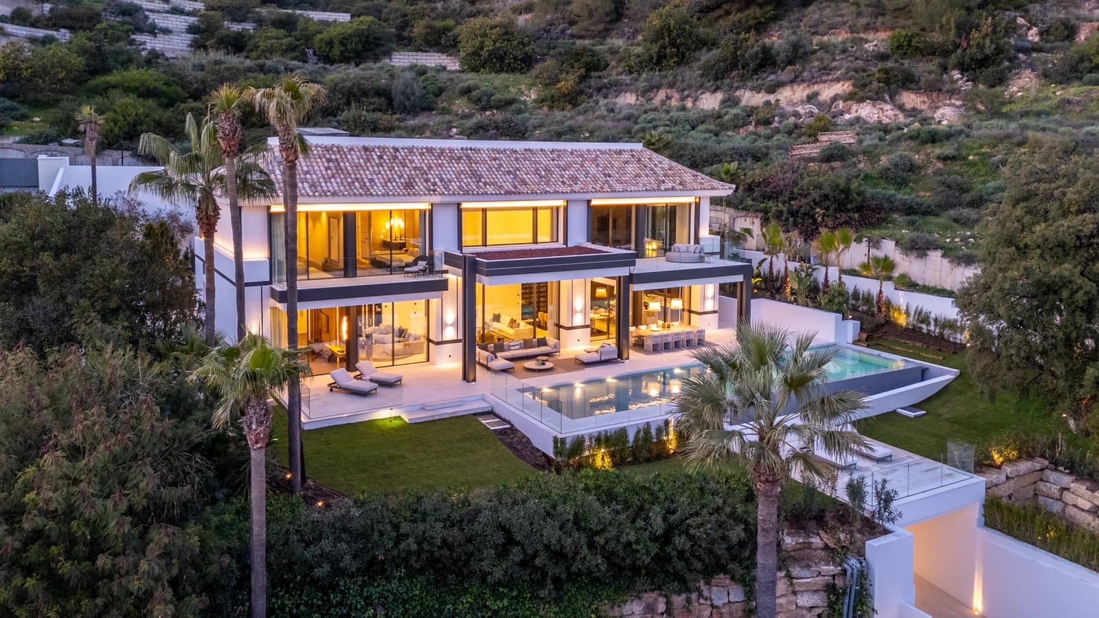 6 makuuhuone Huvila myytävänä paikassa Marbella mukana uima-altaan 
autotalli - 14 950 000 € (Ref: 9848579)