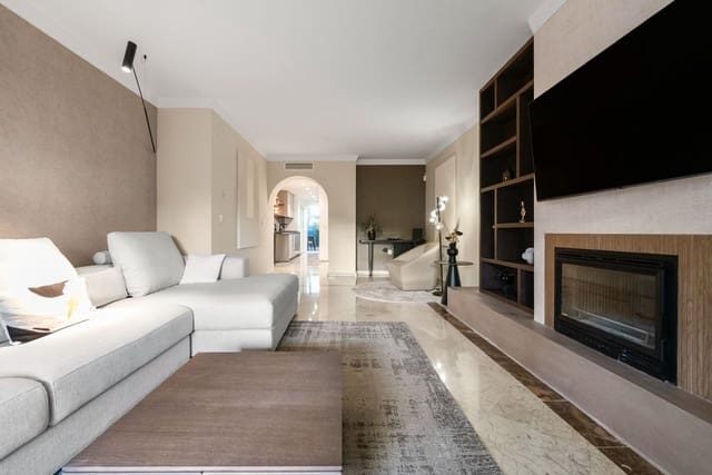 3 makuuhuone Huoneisto myytävänä paikassa Lomas De Marbella, Marbella mukana uima-altaan 
autotalli - 1 590 000 € (Ref: 9848588)