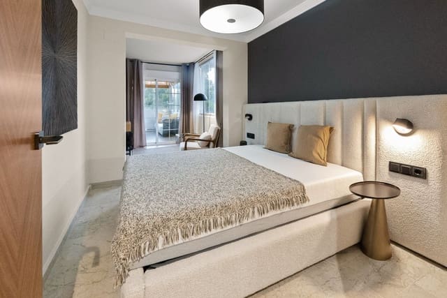 3 makuuhuone Huoneisto myytävänä paikassa Lomas De Marbella, Marbella mukana uima-altaan 
autotalli - 1 590 000 € (Ref: 9848588)