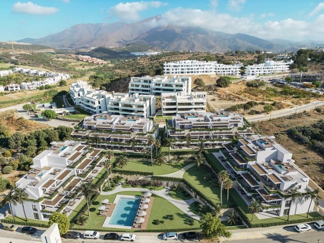 4 quarto Penthouse para venda em Estepona com piscina garagem - 891 000 € (Ref: 9848589)