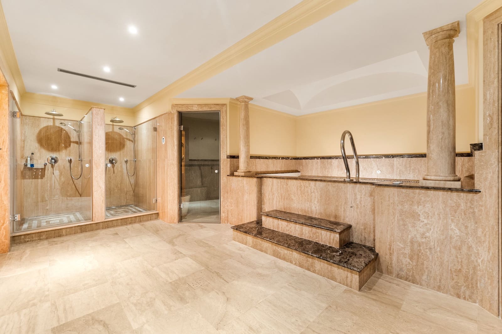 8 bedroom Villa for sale in Guadalmina with pool garage - € 9,700,000 (Ref: 9848590)