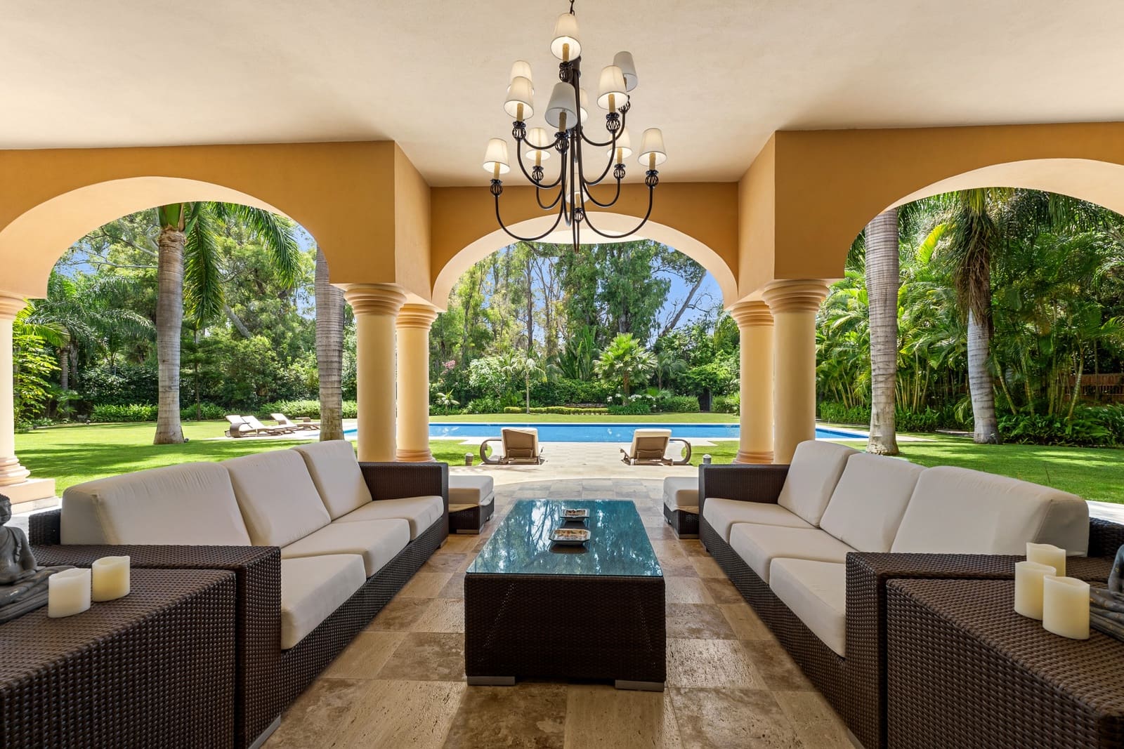 8 bedroom Villa for sale in Guadalmina with pool garage - € 9,700,000 (Ref: 9848590)