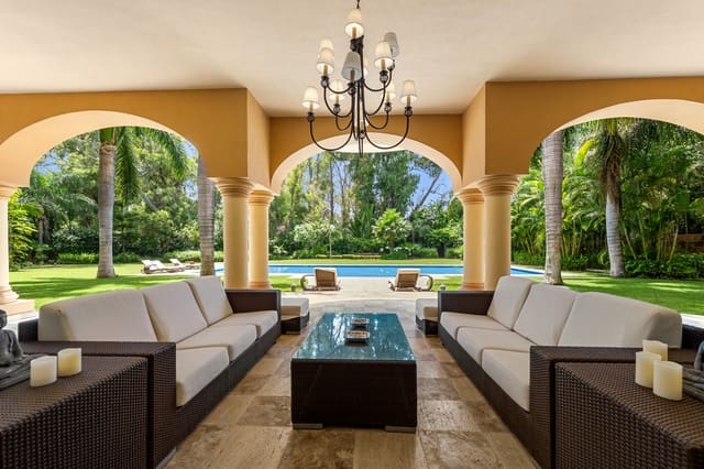 8 sypialnia Willa na sprzedaż w Guadalmina Baja, Marbella z basenem garażem - 9 700 000 € (Ref: 9848590)